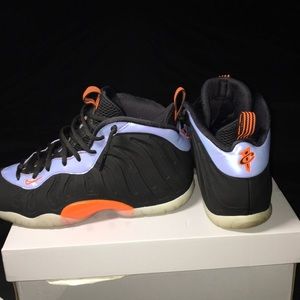 Selling Nike foamposits